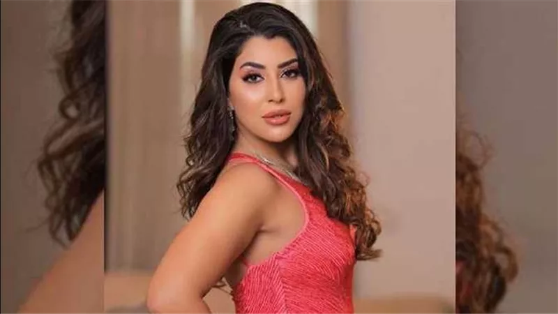 فستان جريء.. أيتن عامر تخطف الأنظار بهذه الإطلالة | شاهد 