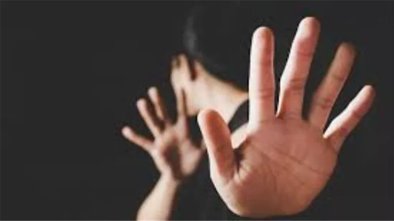 أقوال مثيرة للطالبة المجني عليها في واقعة تحرش مُدرِّس الحاسب الآلي بمدرسة فيصل