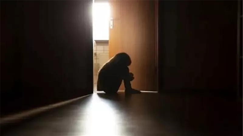 هعلمك لعبة.. أم تكشف تفاصيل تحرش عامل بأطفال مدرسة دولية بالإسكندرية